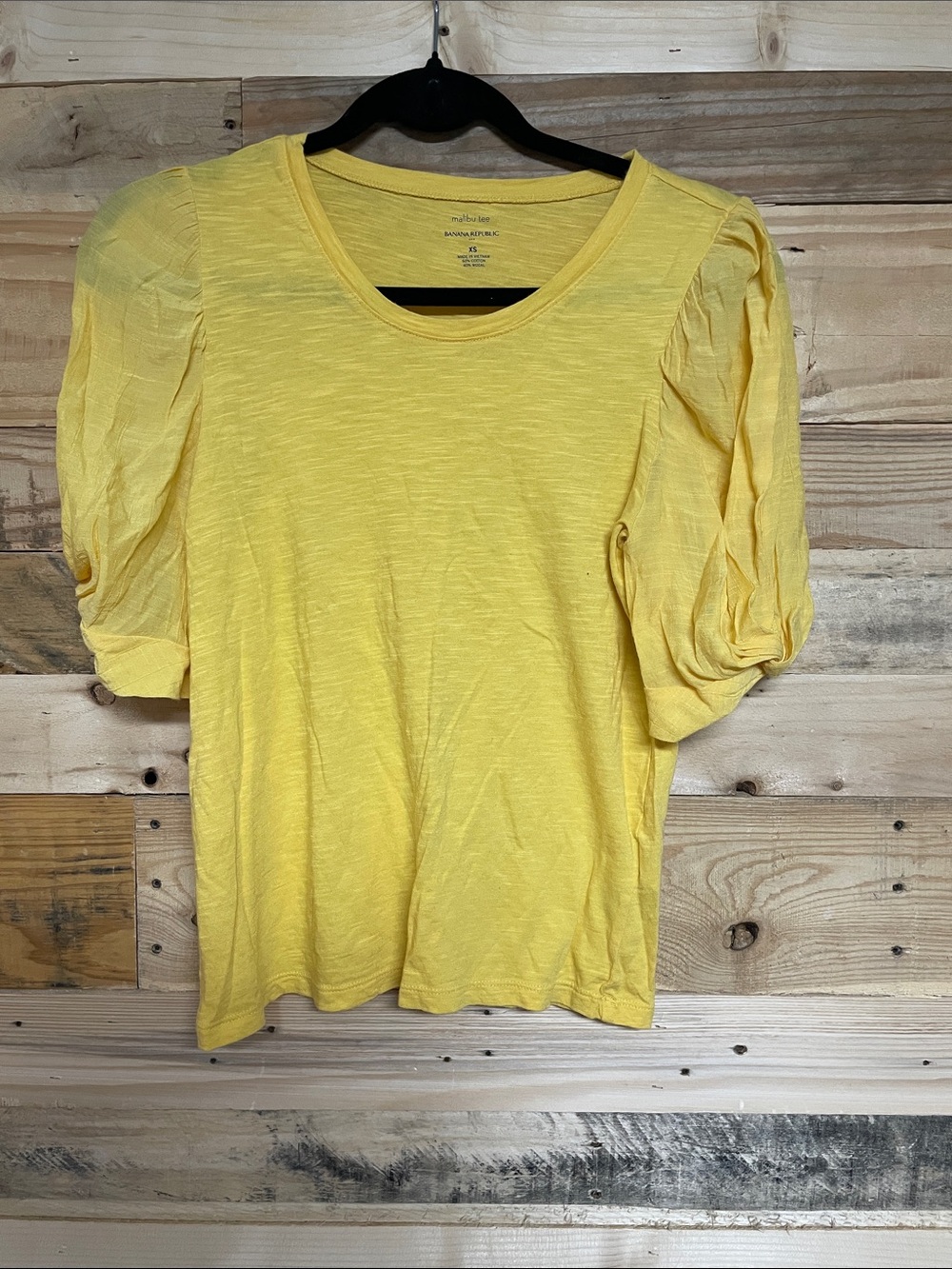 Banana Republic size XS yellow Malibu tee puff sleeves